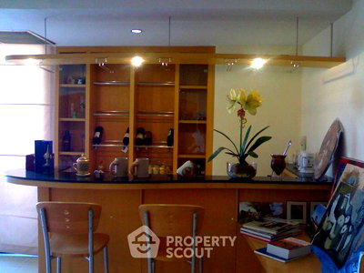 เช่าคอนโด BTS อโศก : คอนโด 3-ห้องนอน ที่ ลาส โคลินาส ใกล้ BTS อโศก (ID 993536)