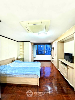 Condos for rent : Well-Priced 2-BR 150 Sqm Condo Acadamia Grand Tower, 300m to BTS Phrom Phong (ID 1533222)
