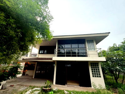 บ้านเดี่ยว กรุงเทพมหานคร : ขายบ้านเดี่ยว 2 ชั้น 143 ตรว. (ถ.รามคำแหง ซอย60-ตกแต่งใหม่แล้ว-ใกล้รถไฟฟ้า) 4นอน 3น้ำ ครัว แอร์ พร้อมอยู่ ขาย 13 ล้าน โทร 093-9594717