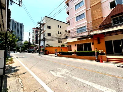Apartment building for sale Pattaya City Hall : Hotel for sale in North Pattaya, near Wong Amat Beach, Naklua, Bang Lamung, Chonburi.