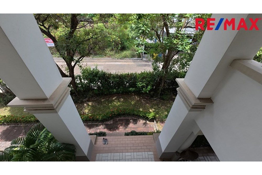 picture [920091015-142] "Dream Home in Thailands Serene Neighborhood" - 27/32