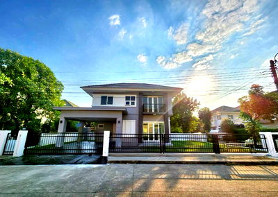 Houses for sale Nonthaburi : Perfect Place Rattanathibet House for sale 