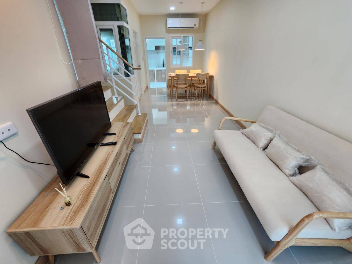 picture 3-BR Townhouse near BTS Samrong (ID 2016315) - 3/19