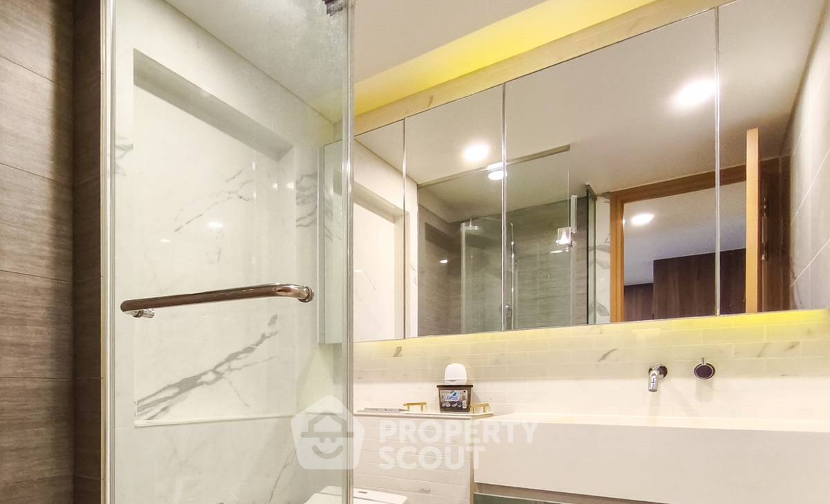 รูป คอนโด 2-ห้องนอน ที่ ไซมิส เอ๊กซ์ตลูซีฟ สุขุมวิท 31 ใกล้ MRT สุขุมวิท (ID 2593478) - รูปที่ 4/5