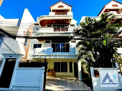 Houses for rent Early Sukhumvit : 🔼🔽 AccomA 📩 Home Office,Pet friendly 5 BR House in Khlong Tan Nuea (2517228)