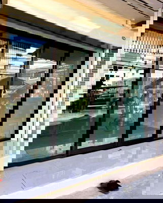 Home office for rent Pho Kaew Road : Home office for rent in Ladprao, near the Yellow Line BTS . 200 sq m, 4 floors including  2 bedrooms, 2 bathrooms, 1 parking space.