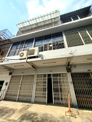 อาคารพาณิชย์ วิทยาลัยมิชชั่น : ประกาศขาย อาคารพาณิชย์ 2 คูหา บริเวณสะพานเหลือง พระราม 4 บ้านตกแต่งสวย สภาพดี