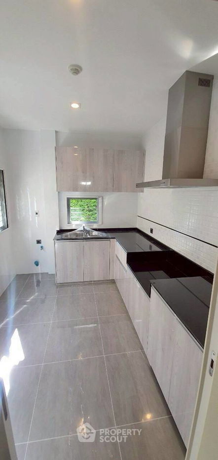 picture 4-BR House at Nantawan Bangna Km.7 in Bang Kaeo (ID 2599967) - 10/19