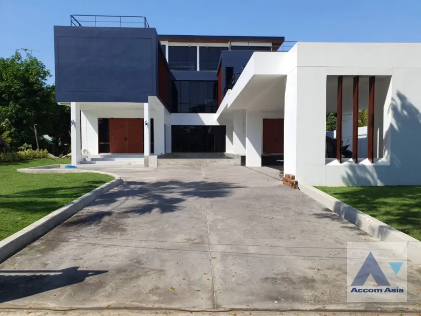 รูป 🔼🔽 AccomA 📩 Luxury,Fully Furnished 5 BR House in Suan Luang (AA41324) - รูปที่ 1/18