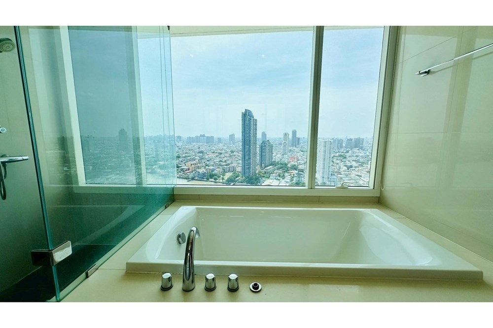 รูป [920071001-14742] For Rent | Spacious 3-Bedroom Condo at Menam Residences - รูปที่ 25/39