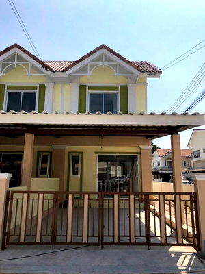 ทาวน์โฮม นิคมอมตะนคร : ทาวน์โฮม  2 ชั้นพานทอง ชลบุรี หน้ากว้าง 4 เมตร พื้นที่ 20.5 ตรว.