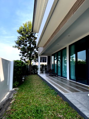 บ้านเดี่ยว ฟรอส เมจิกส์ ไอซ์ ออฟ สยาม : ขายบ้านเดี่ยว 4 ห้องนอน 5 ห้องน้ำ พื้นที่กว้าง เหมาะสำหรับครอบครัวใหญ่