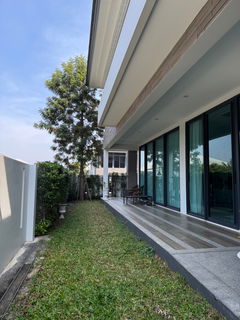 Luxury Single House for Sale, 4 Bedrooms 5 Bathrooms, Spacious Living Area