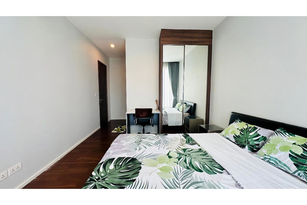 รูป [920071001-14742] For Rent | Spacious 3-Bedroom Condo at Menam Residences - รูปที่ 18/39