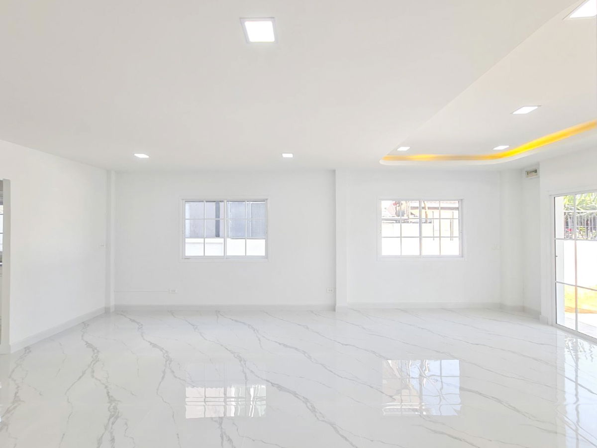 รูป ใกล้ BTS คูคต & ทางด่วน! เดินทางเข้าเมืองสบาย ที่สิรารมย์ ลำลูกกาคลอง 4 สวรรค์ของกิน! ใกล้ตลาดลาดสวาย-ตลาดเอซี และ Big C บ้านรีโนเวทใหม่พร้อมอยู่ - รูปที่ 17/26