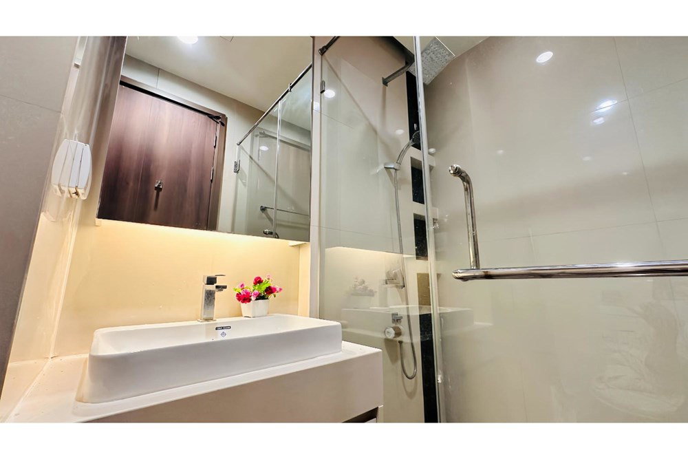รูป [920071001-14742] For Rent | Spacious 3-Bedroom Condo at Menam Residences - รูปที่ 16/39