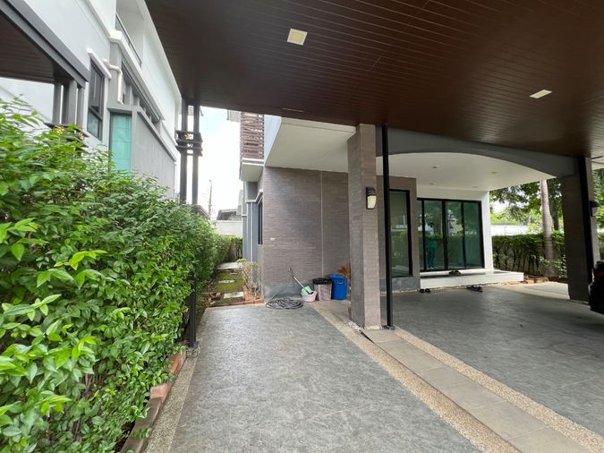5-bed house for sale, 330 sqm, 69.8 sq wah, Supalai Essence Ladprao