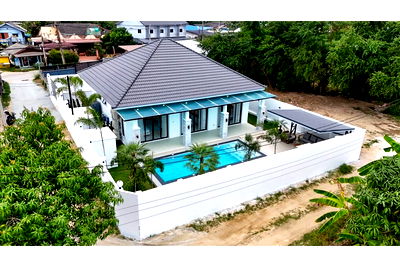 Houses for sale Chonburi : [920471004-1100] Luxury Pool Villa, Brand New, Great Location for sale