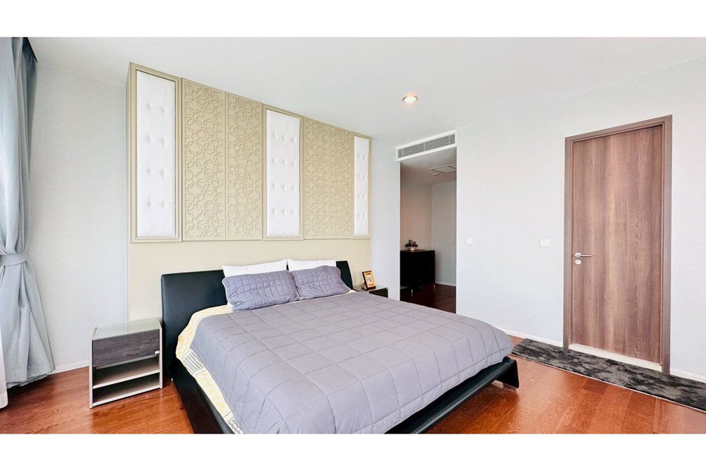 รูป [920071001-14742] For Rent | Spacious 3-Bedroom Condo at Menam Residences - รูปที่ 21/39