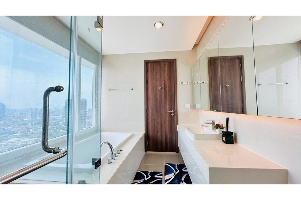 รูป [920071001-14742] For Rent | Spacious 3-Bedroom Condo at Menam Residences - รูปที่ 24/39
