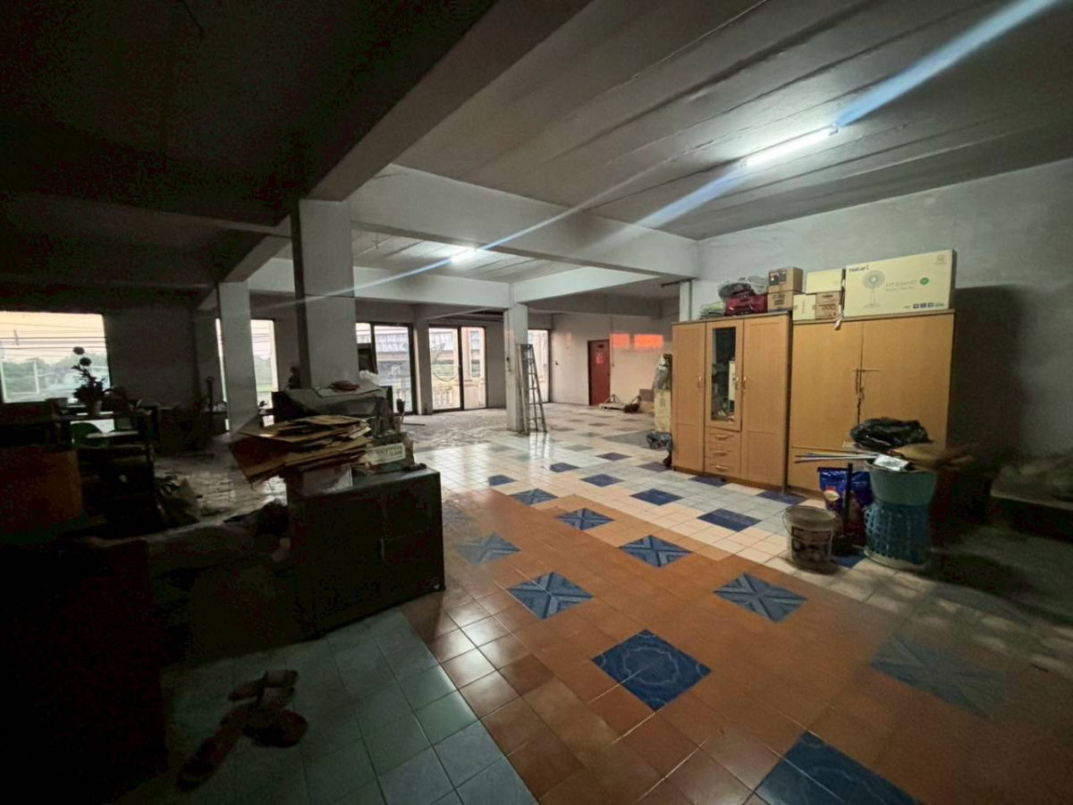 รูป ขายอาคารพาณิชย์ 4 คูหา 3 ชั้น ครึ่ง 7 ห้องนอน 7 ห้องน้ำ ขนาดที่ดิน 90 ตร.ว. ติดถนนใหญ่เหมาะทำธุรกิจ อยู่อาศัย - รูปที่ 20/20