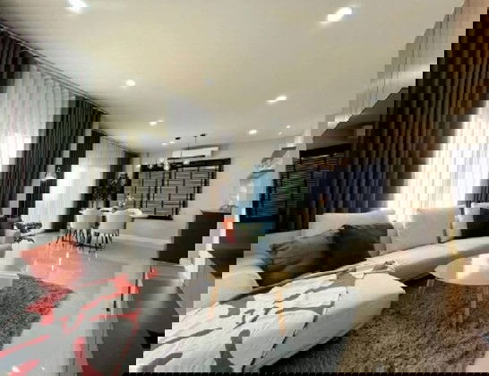 รูป ให้เช่าบ้านเดี่ยว 2 ชั้น โครงการ เซนโทร บางนา-กิ่งแก้ว เฟอร์นิเจอร์ครบ / หน้าบ้านหันทิศใต้ / บ้านสวยมาก / อยู่อาศัย / รับชาวต่างชาติ - รูปที่ 6/16