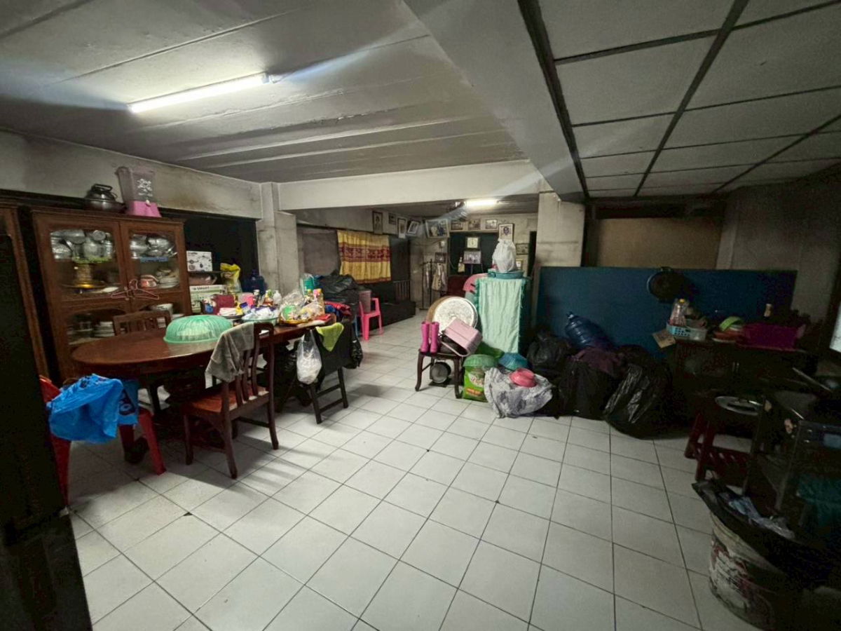 รูป ขายอาคารพาณิชย์ 4 คูหา 3 ชั้น ครึ่ง 7 ห้องนอน 7 ห้องน้ำ ขนาดที่ดิน 90 ตร.ว. ติดถนนใหญ่เหมาะทำธุรกิจ อยู่อาศัย - รูปที่ 15/20