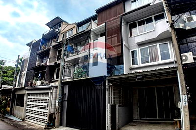 ทาวน์โฮม ดองกิ มอลล์ ทองหล่อ   : [920071001-14748] Renovated 4-Storey Townhome for Sale in Sukhumvit 65 - Airbnb-Ready!