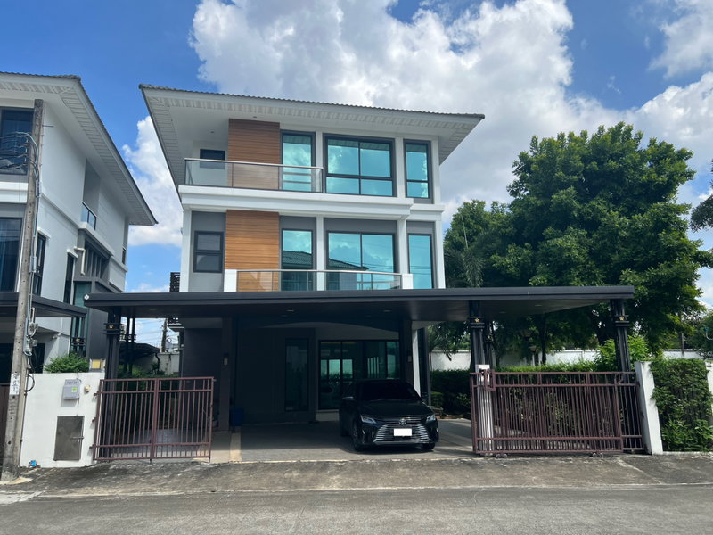 ขายบ้านเดี่ยว : ขายบ้านเดี่ยว 3 ชั้น ศุภาลัย เอสเซ้นส์ ลาดพร้าว | บ้านใหญ่สวยพรีเมียม พื้นที่ใช้สอยกว่า 330 ตร.ม. ทำเลศักยภาพ ใจกลางลาดพร้าว ใกล้ MRT ลาดพร้าว 101 