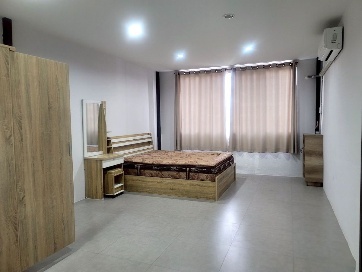 รูป 📍ให้เช่าอาคารพาณิชย์ 🏢 ทำเลเมือง ปรีดีพนมยงค์ 16 เข้าซอย 20 เมตร เหมาะทำธุรกิจ ออฟฟิศ ราคาเพียง 45,000/เดือน ‼️ - รูปที่ 11/16