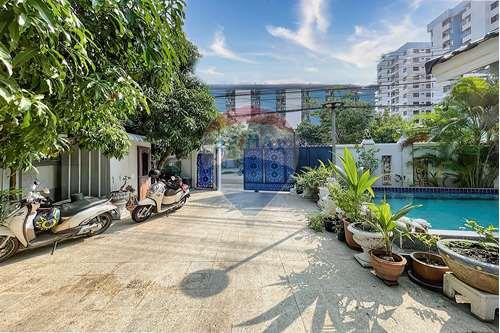 picture [920071058-205] Experience Stunning 5-Bedroom House with Private Pool. - 6/15