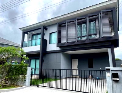 เช่าบ้านเดี่ยว นิคมอัญธานี (เจมโมโปลิส) : ให้เช่าบ้านเดี่ยว 2 ชั้น โครงการ เซนโทร บางนา-กิ่งแก้ว เฟอร์นิเจอร์ครบ / หน้าบ้านหันทิศใต้ / บ้านสวยมาก / อยู่อาศัย / รับชาวต่างชาติ