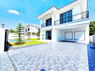 บ้านเดี่ยว นิคมปิ่นทอง : ขายพูลวิลล่าพัทยา 4 ห้องนอน ทำเลใกล้ โรงเรียนนานาชาติ ฝรั่งเศส Ecole Francaise