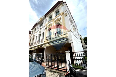 ทาวน์โฮม กรุงเทพมหานคร : [920071045-194] ขายด่วน บ้านกลางกรุงแกรนด์ เวียนนา พระราม 3 หลังใหญ่ 43ตรว.