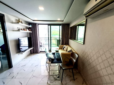 Condos for sale : Acadia Center Suites Condominium for Sale Pratumnak Hill