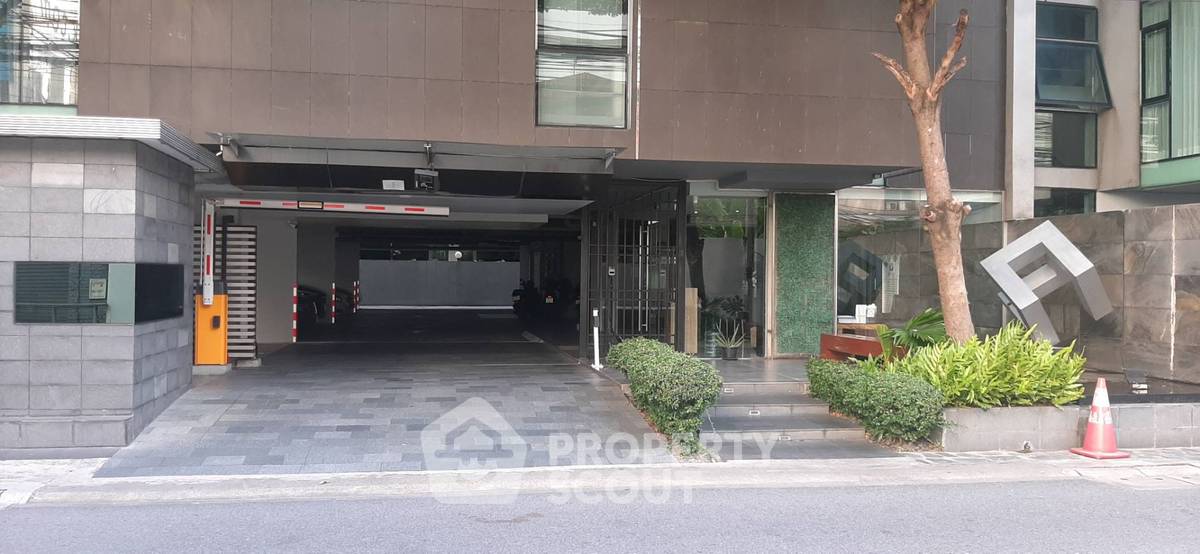 picture 2-BR 70 Sqm Condo For Sale At Quad Silom Condo, 200m To MRT Sam Yan (ID 2606231) - 1/16