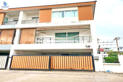 เช่าทาวน์โฮม กรุงเทพมหานคร : ให้เช่า ทาวน์โฮม 3 ชั้น ทาสีใหม่ทั้งหลัง ถนนสุทธิสาร  ใกล้ MRT สุทธิสาร 1 กม.