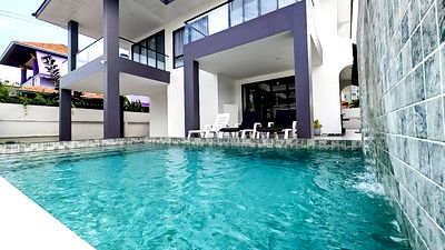 Houses for sale Bang Lamung Chonburi : 5 bedrooms Pool villa for sale in Chaiyapruk, Jomtien