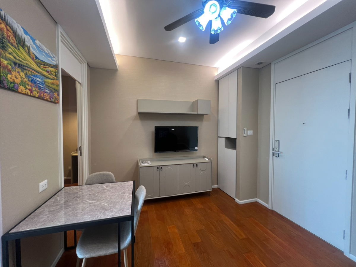 รูป ให้เช่าราคาถูก คอนโดห้องใหม่ The Saint Residences 2-Bed ชั้นสูง ห้องสวย - รูปที่ 3/9