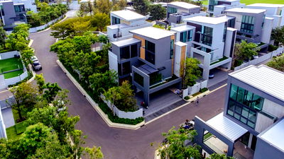 Houses for rent : Luxury Single House at VIVE Krungthep Kreetha | 4 Bedrooms 5 Bathrooms | 421 Sq.m.