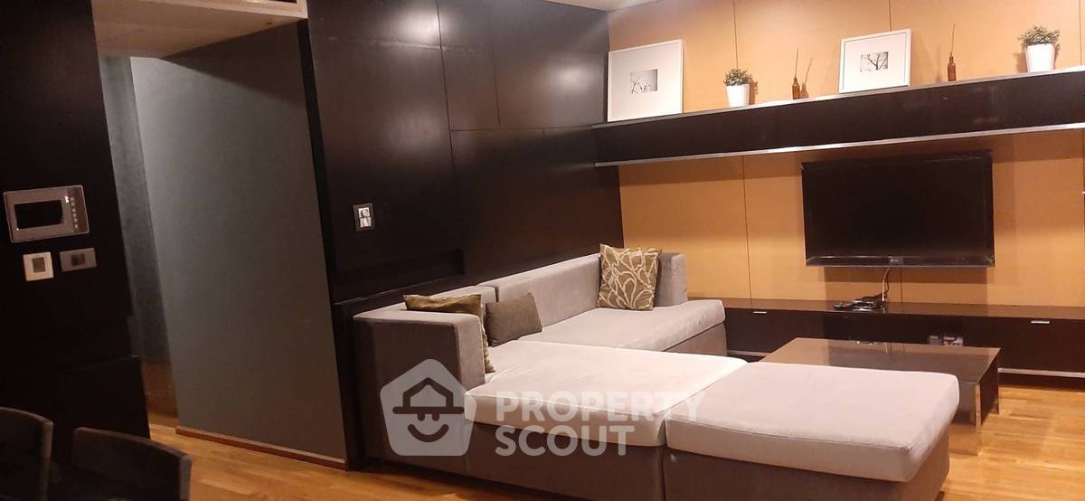 picture 2-BR 70 Sqm Condo For Sale At Quad Silom Condo, 200m To MRT Sam Yan (ID 2606231) - 3/16