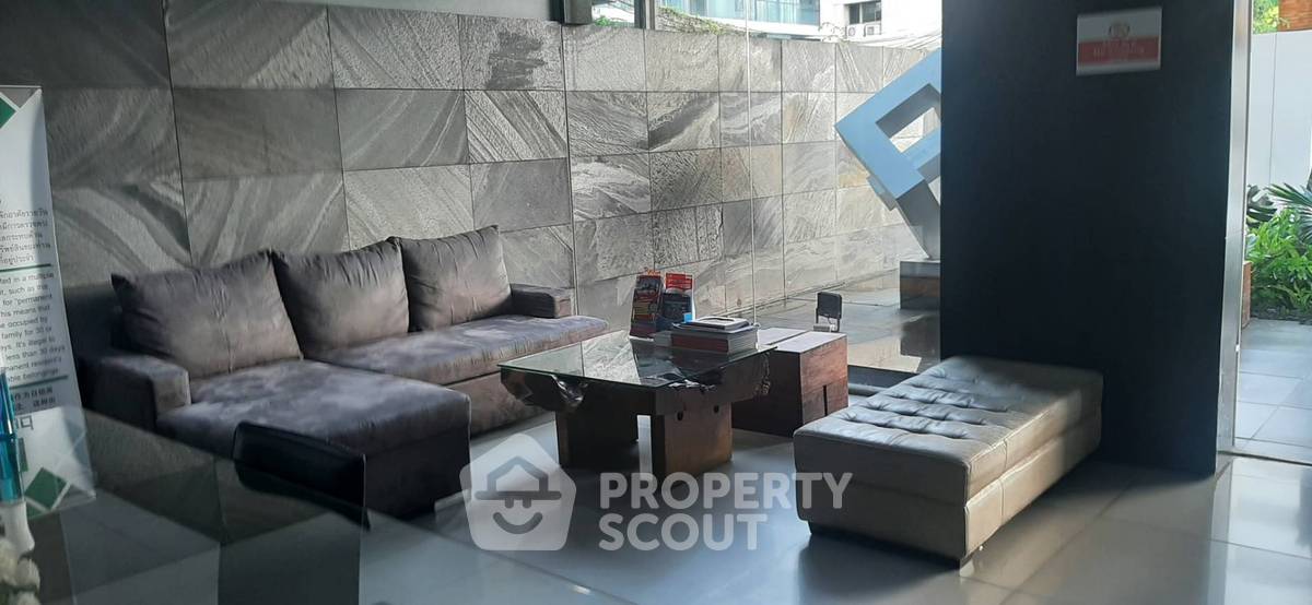 picture 2-BR 70 Sqm Condo For Sale At Quad Silom Condo, 200m To MRT Sam Yan (ID 2606231) - 13/16