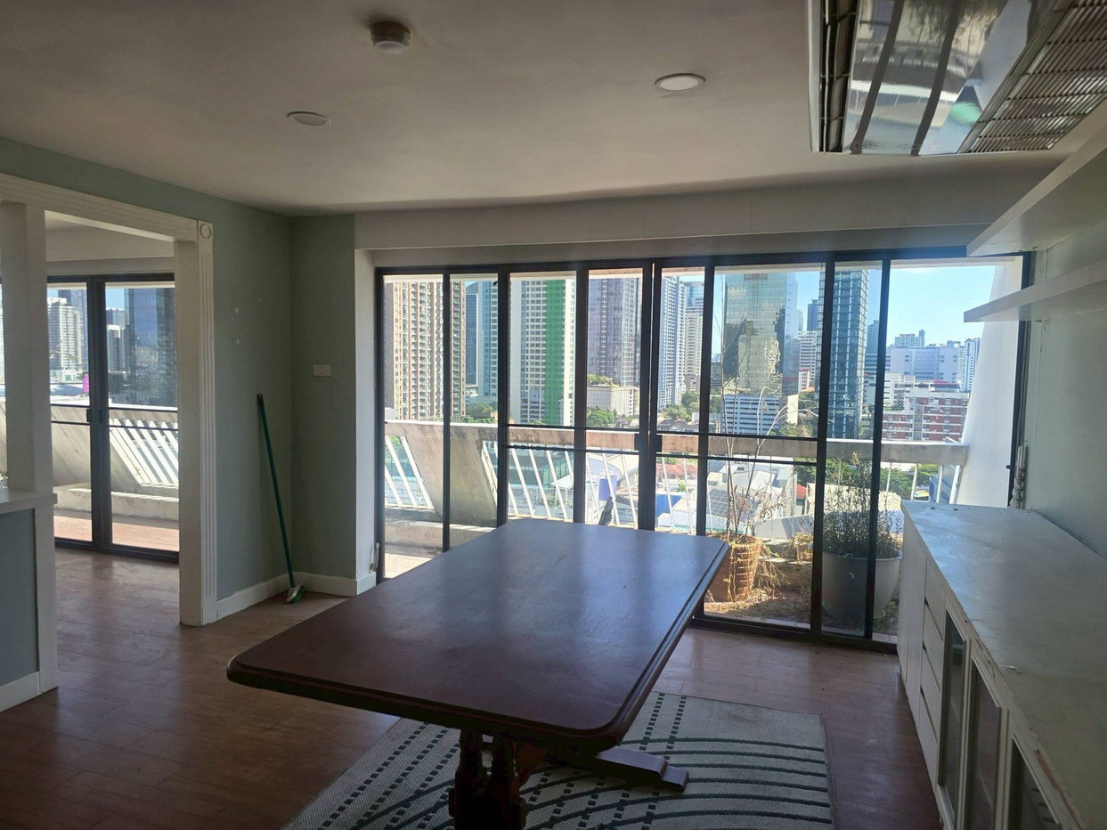 รูป LTH14086 – Condominium 180 Sq.M (Under market price) 2 Beds for Sale close to International School in Sukhumvit 15 - รูปที่ 2/4