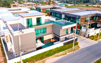 Houses for sale Bang Lamung Chonburi : Luxury 6 Bedroom Pool View Villa for sale in East Pattaya