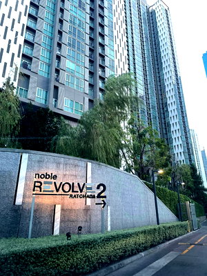 Condos for sale : For sale: Noble Revolve Ratchada 2, near MRT Cultural Center Station (80 meters).