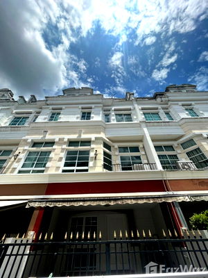 Townhouses for rent Bangkok : Seize This Moment! Rent This Majestic Townhouse Today! 1124752