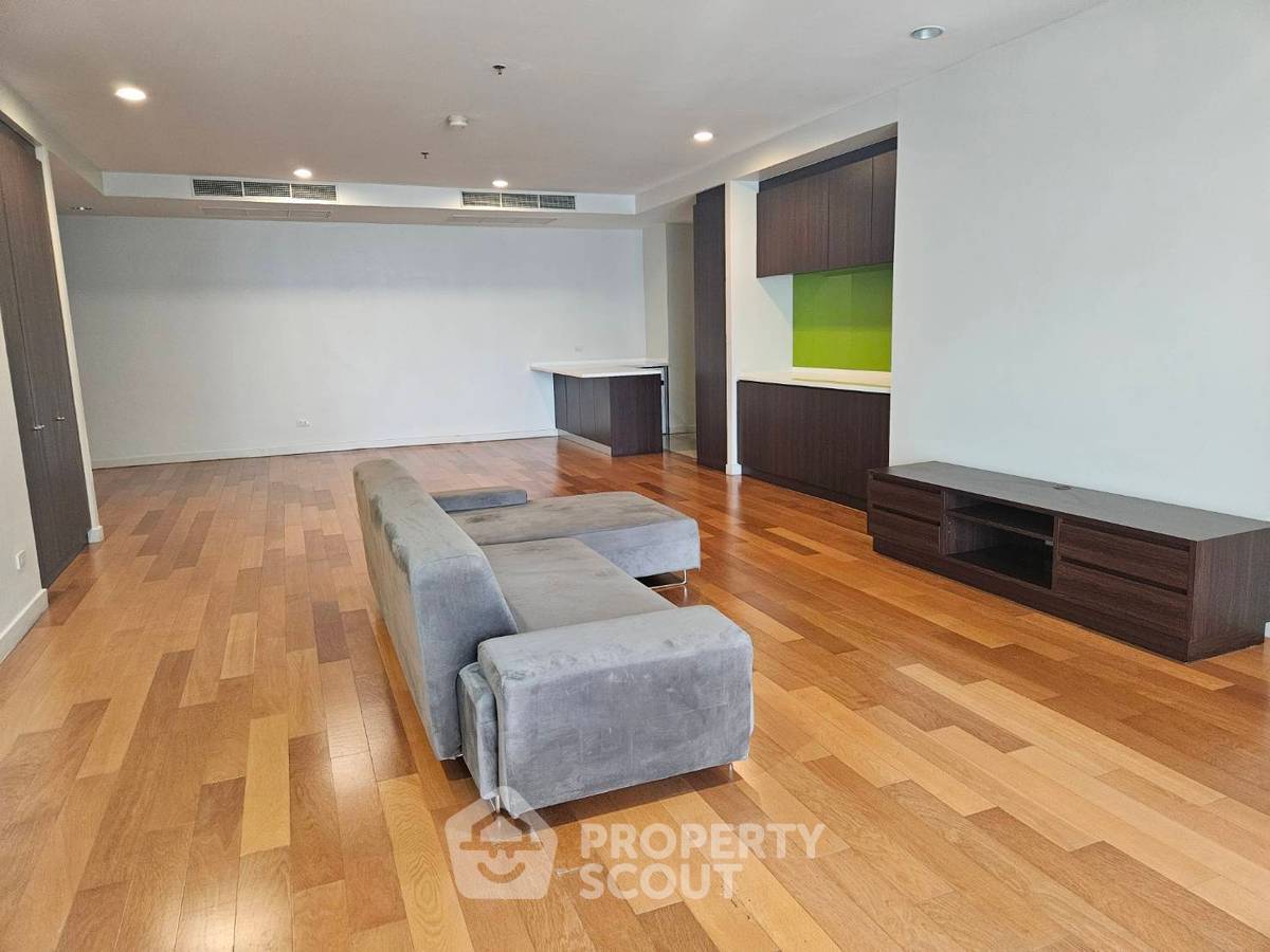 picture 2-BR Condo at Chatrium Riverside Condominium near BTS Saphan Taksin (ID 2248432) - 1/7