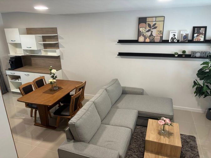 ทาวน์โฮมให้เช่า หลังใหญ่ บ้านใหม่ ใกล้สนามบิน ใกล้โรงเรียนนานาชาติหลายแห่ง  ย่านแม่เหียะ