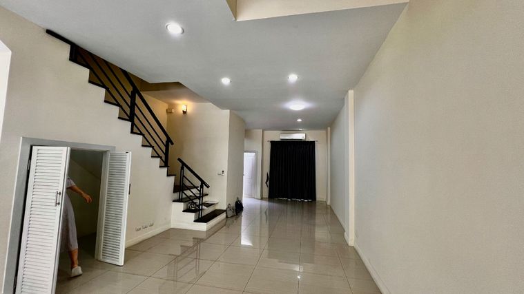 ขายทาวน์โฮม 4 ห้องนอน 300 ตร.ม. 22 ตร.ว. พรีเมี่ยม เพลส เอกมัย - รามอินทรา