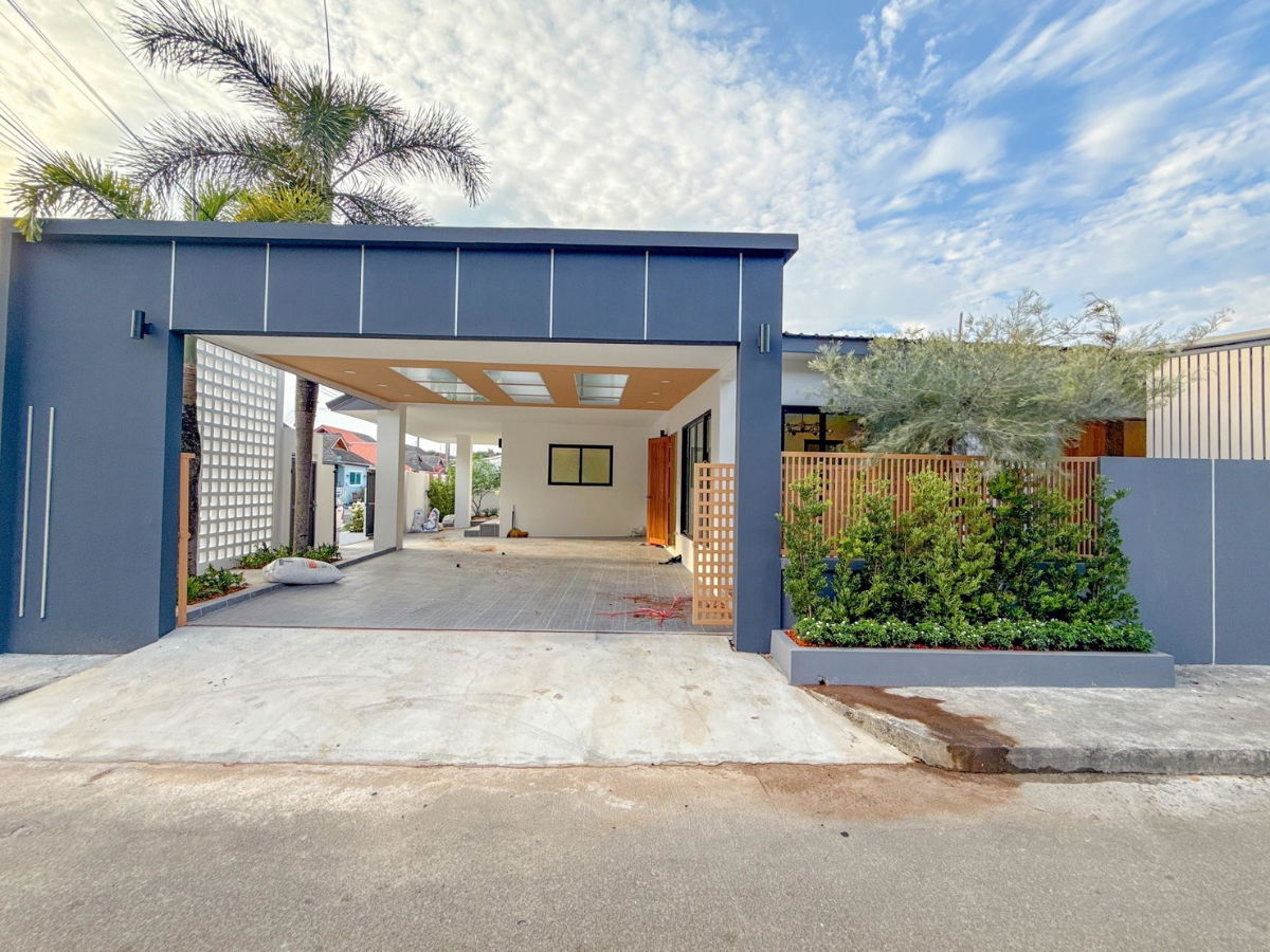 picture Single-Storey Corner House for Sale, 4 Bed 4 Bath – Thalang - 1/18